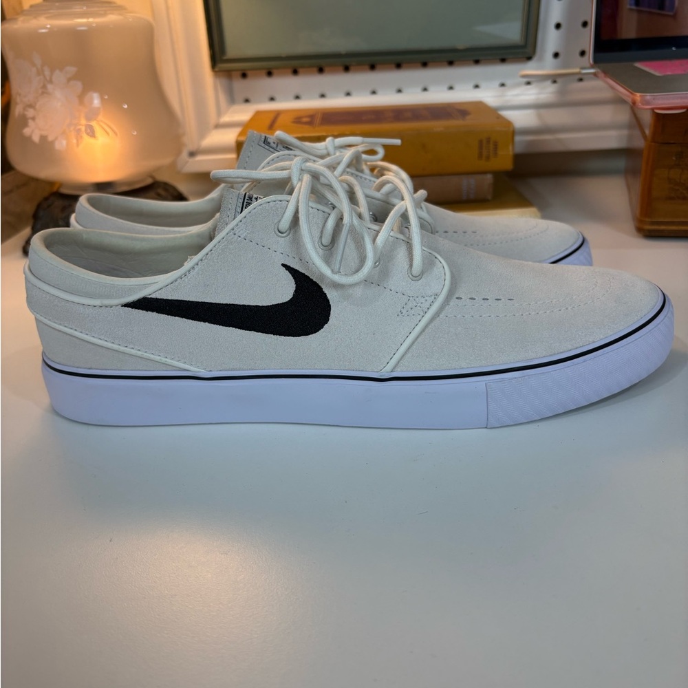 Nike Men's Cream and Black Sneakers